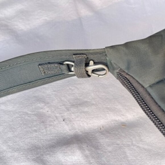 PacSafe Citysafe CS-Series TravelSmith Grey Travel Luggage Quilted Shoulder Bag! - Picture 4 of 16